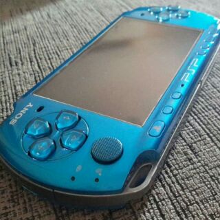 ภาพขนาดย่อของภาพหน้าปกสินค้าPSP3000 BLUE สภาพดี ครบชุด พร้อมเล่น จากร้าน retro_game_world_888 บน Shopee ภาพที่ 4