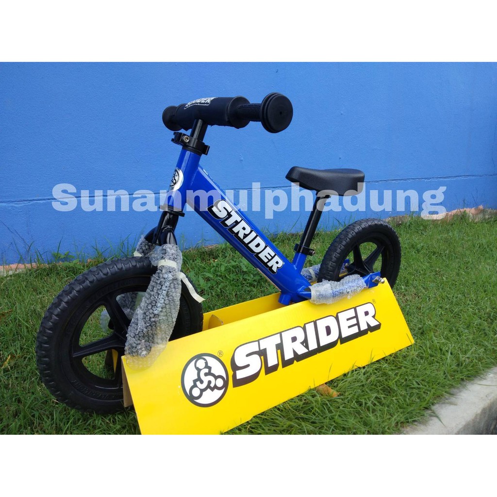 STRIDER BIKE 12 SPORT จักรยานฝึกทรงตัวเด็ก สีน้ำเงิน (สินค้ามือ 2