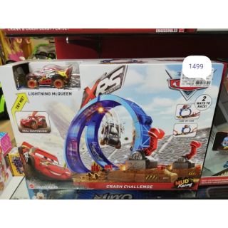 Cars set Lightning McQueen crash challenge