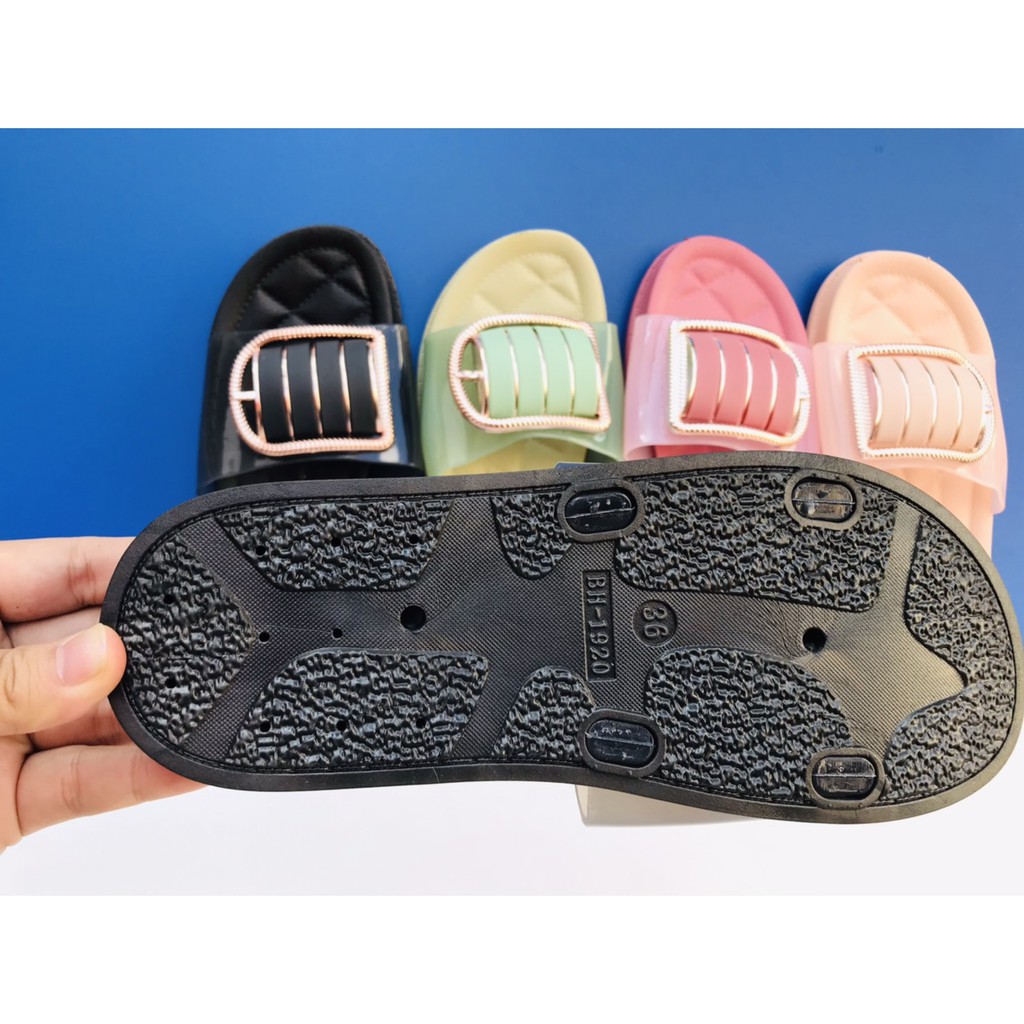 ภาพหน้าปกสินค้ารองเท้าแตะ รองเท้าแตะแฟชั่นผู้หญิง รองเท้าส้นตึก ใส่นุ่ม สบายเท้า ลายเข็มขัด รหัส1920-2 จากร้าน fernshop065 บน Shopee