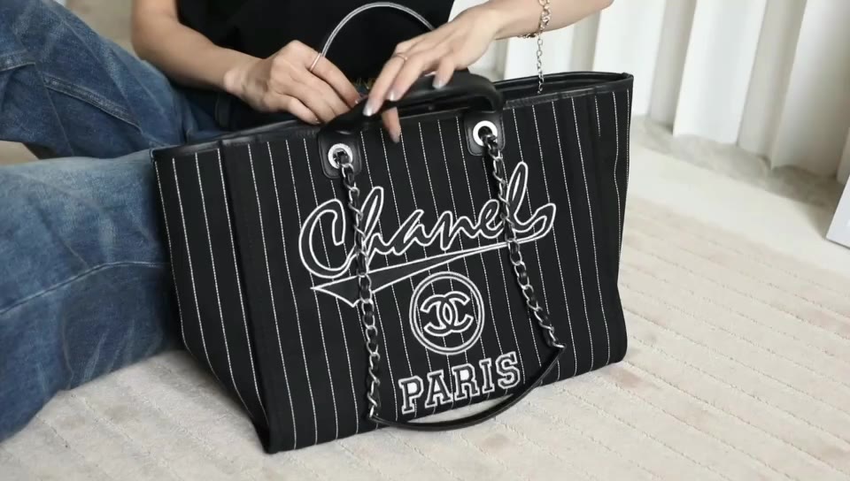 ชาแนล-chanel-23p-large-cowhide-shopping-beach-bag-สุภาพสตรี-กระเป๋าสะพายไหล่