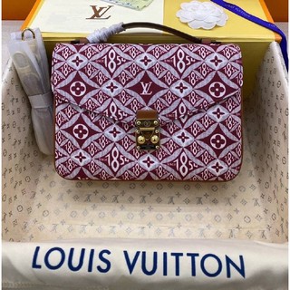 กระเป๋าสะพายข้าง Louis Vuitton