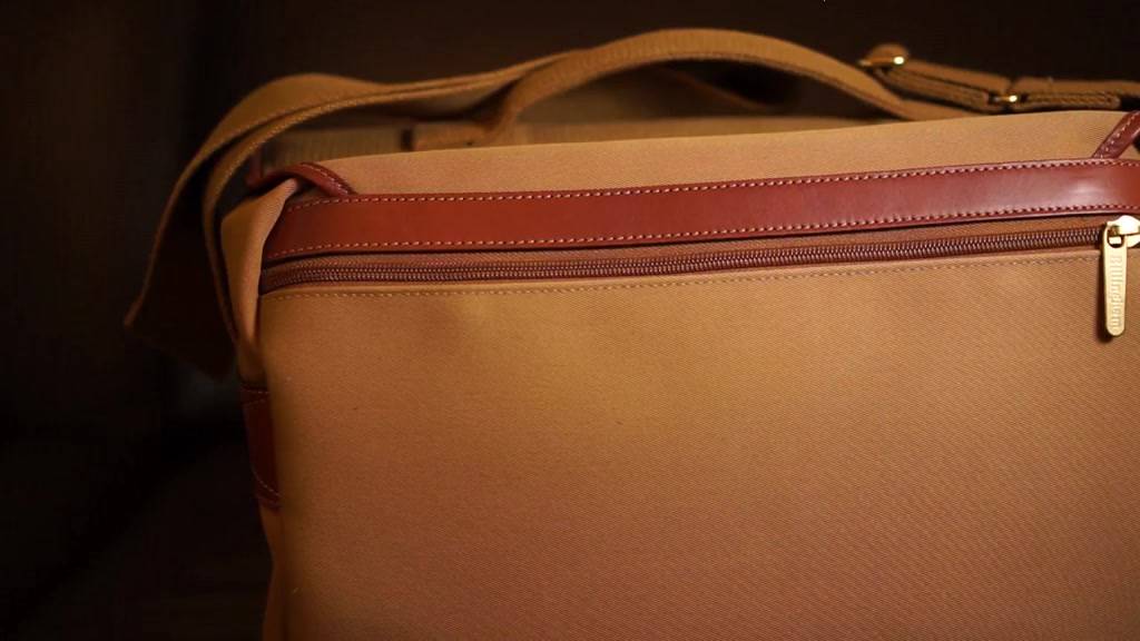 billingham-รุ่น-eventer-burgundy-canvas-chocolate-leather-กระเป๋ากล้อง