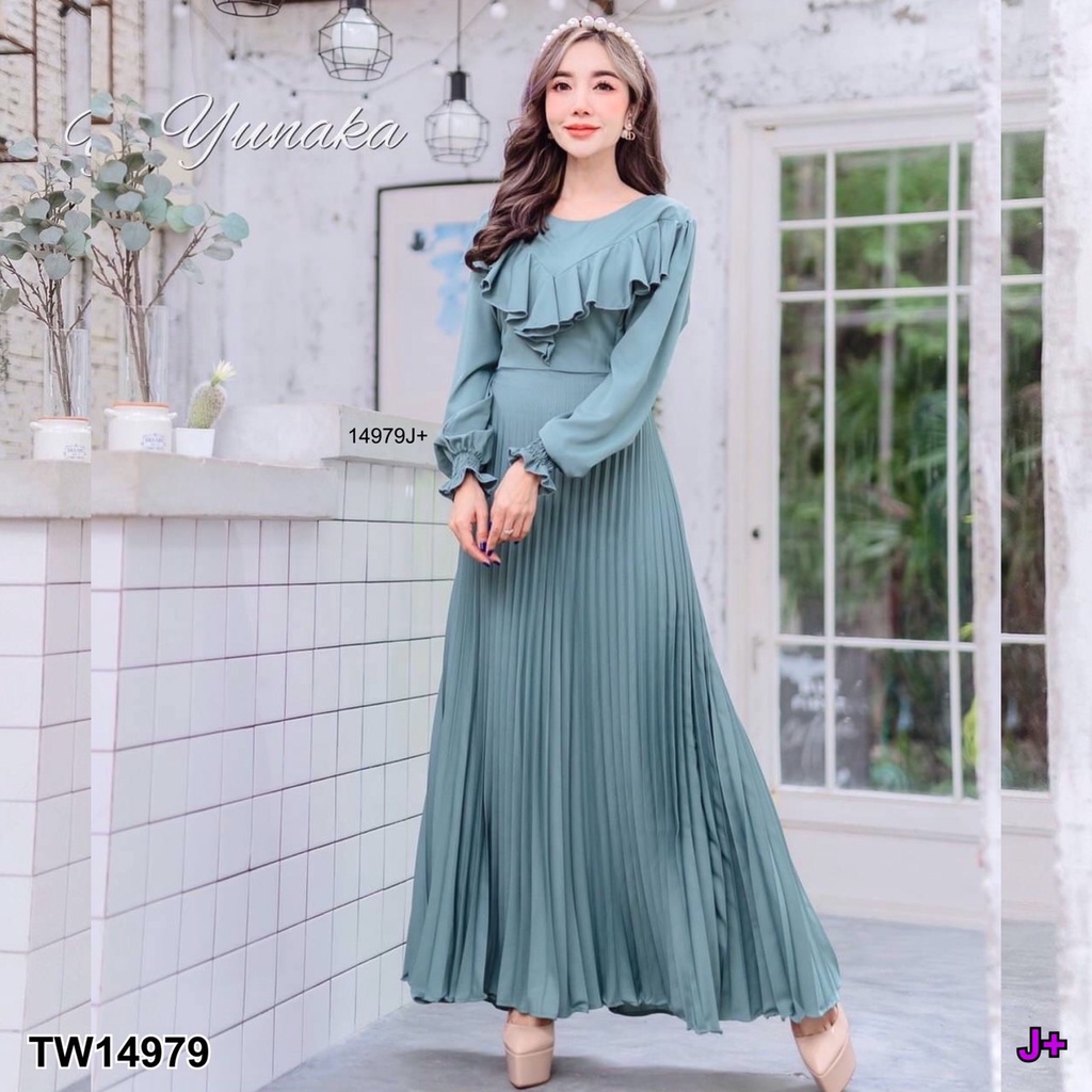 tw14979-maxi-dress-เดรสยาวอัดพลีท-แต่งระบายอก-แขนยาวปลายแขนสม็อกยางยืด-ซิปหลัง-มีสายผูกเอว-เนื้อผ้าซุปเปอร์ไหมอิตาลี่