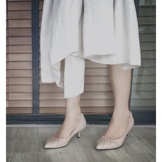 ภาพหน้าปกสินค้ารองเท้าหนังแกะ ICONIQ รุ่น Elisa 2.2\" in Beige/Latte ที่เกี่ยวข้อง
