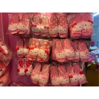 ภาพขนาดย่อของภาพหน้าปกสินค้ารองเท้าใส่ในบ้าน Hello Kittyเด็ก/ผู้ใหญ่ จากร้าน wannisabunparit บน Shopee