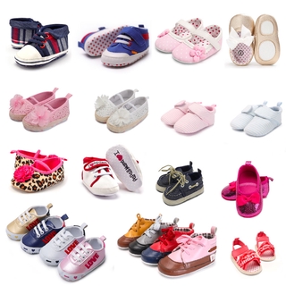 ภาพหน้าปกสินค้ารองเท้าเด็กเล็ก 3-12 เดือน พร้อมส่ง ซึ่งคุณอาจชอบสินค้านี้