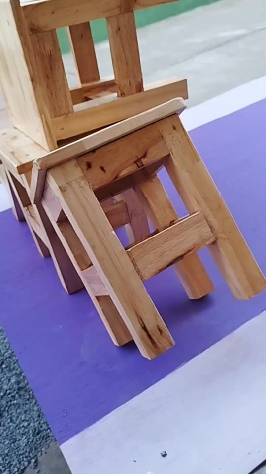 เก้าอี้ไม้งานแฮนด์เมดโครงการอาชีวะสร้างช่างฝีมือตามแนวทางโรงเรียนพระดาบสวิทยาลัยสารพัดช่างอุตรดิตถ์
