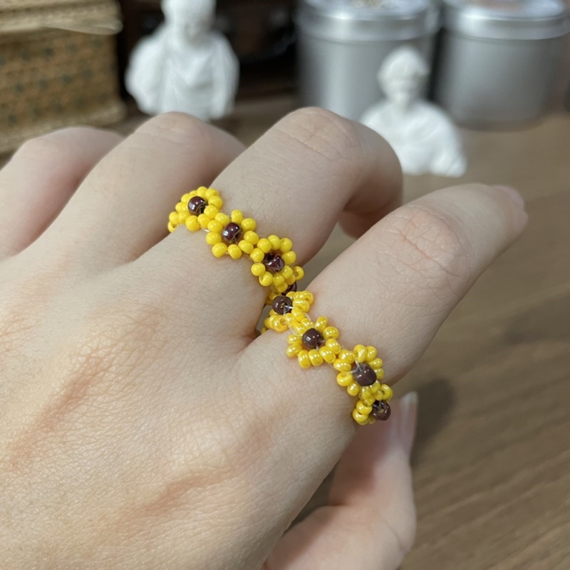 แหวนลูกปัด-ดอกทานตะวัน-สีเหลือง-แหวนดอกไม้-น่ารักมากๆ-cute-yellow-sunflower-bead-rings