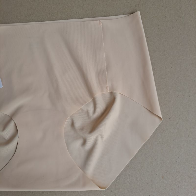 sabina-กางเกงชั้นใน-panty-seamless-รุ่น-soft-collection