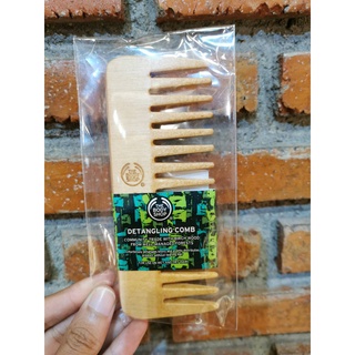 THE BODY SHOP Detangling Comb หวีไม้ ขนาดเดินทาง