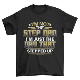 เสื้อยืดอินเทรนด์ผู้ชายอินเทรนด์ผู้หญิงเสื้อยืด พิมพ์ลาย Im Not The Step Dad That Stepped Up ของขวัญวันพ่อ สําหรับผู้ชา