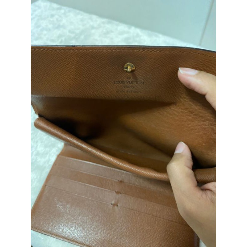 July 2021 Nakhon Prathom Thailand Table Louis Vuitton Bag Well – Stock  Editorial Photo © tongpatong #489953226