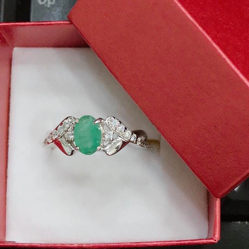 แหวนเงิน-92-5-ฝังพลอยแท้-ฝังพลอย-มรกต-emerald-ประดับด้วยเพชร-cz-รุ่น-gr1707-em