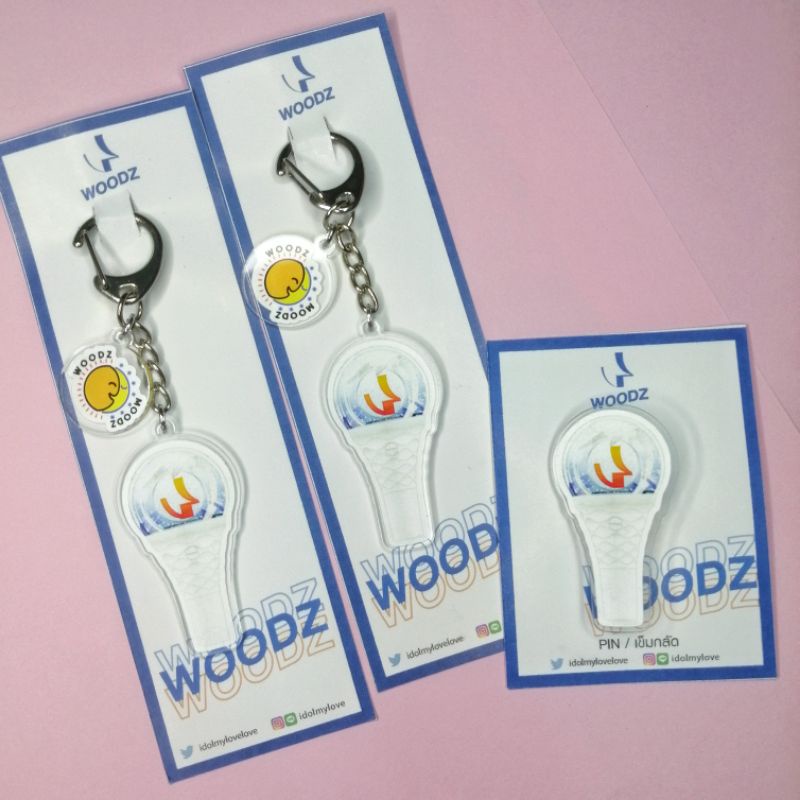 ภาพหน้าปกสินค้าWoodz (ซึงยอน) : พวงกุญแจ เครื่องประดับ กระเป๋า จากร้าน idolmylove บน Shopee