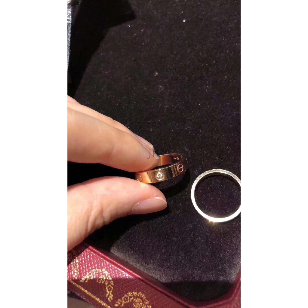 รูปภาพสินค้าแรกของแหวนแต่งงานประดับเพชรสีชมพูทอง 2021