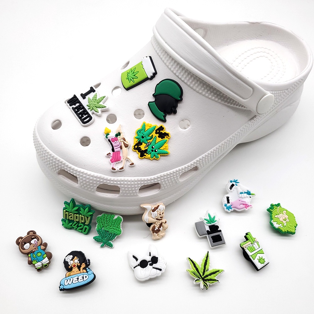 ภาพหน้าปกสินค้าอุปกรณ์เสริม Jibbitz การ์ตูน ใบไม้ crocs Shoe Charms DIY Accessories อุปกรณ์เสริมสําหรับรองเท้าแตะ 1 ชิ้น