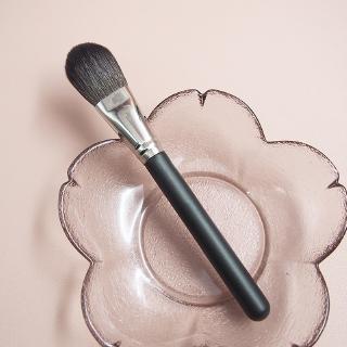 Mac127 Tongue shaped Precision blusher Brush Highlighter Sculpting Makeup Brush