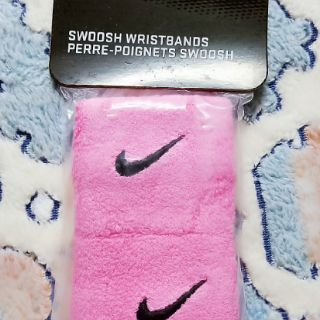 ภาพขนาดย่อของภาพหน้าปกสินค้าNike รัดข้อมือ ไนกี้ Nike Swoosh wristbandsโยคะ ออกกำลังกาย เช็ดเหงื่อ ฟิตเนส fitness จากร้าน newfitness บน Shopee ภาพที่ 3