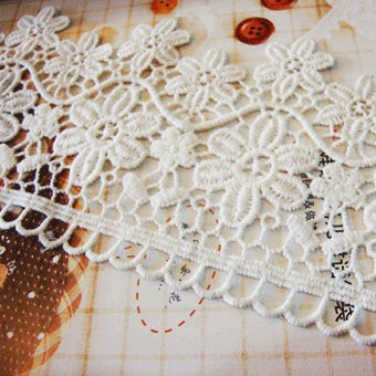 laces103061-ลูกไม้-สีขาว-ริมดอกไม้ระบาย-ขนาด-9-6-cm-x-90-เซนติเมตร