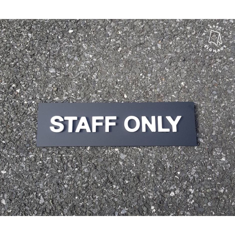 ป้าย-staff-only-ป้ายพลาสวูด-ติดตัวอักษรพลาสวูด-สวย-ป้ายติดผนัง-staff-only-signage