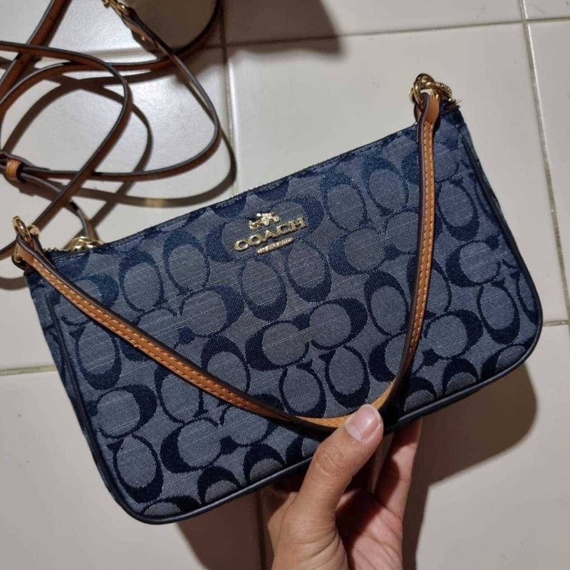 กระเป๋าcoach-ทรงพอช-พร้อมส่ง-ถือไปต่างประเทศได่ค่ะ-36674