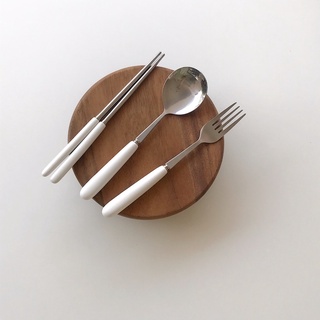 ช้อน ส้อม ตะเกียบ เซตช้อนส้อม ช้อนส้อมเกาหลี ช้อนด้ามจับที่ขาว cutlery set ( spoon , fork , chopsticks ) | faryheyz