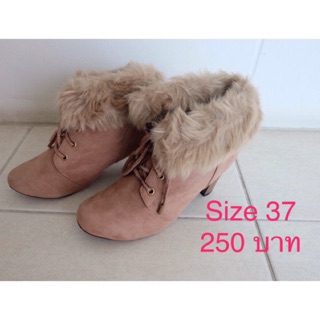 รองเท้าบูทหนังกลับ ตกแต่งขนเฟอร์ size 37