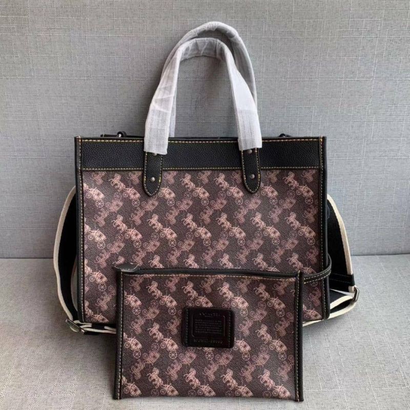 coach-field-tote-30-with-horse-and-carriage-print