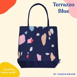 Charin.brand กระเป๋าผ้าพลีท ลาย “Terrazzo Blue”