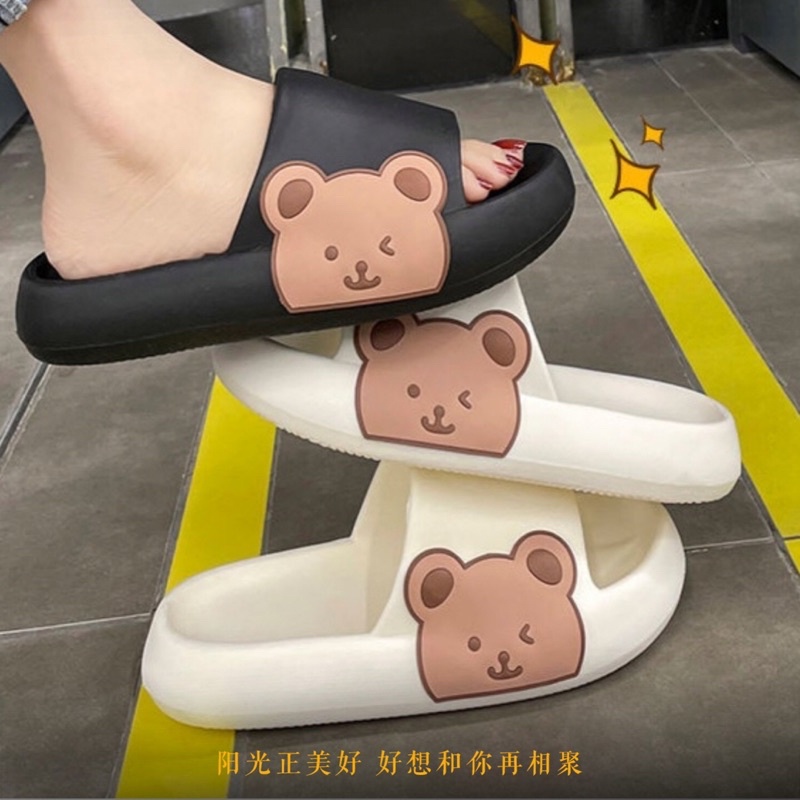 ภาพหน้าปกสินค้ารองเท้าแตะนิ่มลายหมี ลายน่ารัก พร้อมส่งในไทย