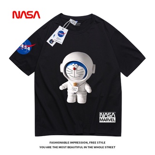เสื้อยืดแขนสั้น ผ้าฝ้ายแท้ ระบายอากาศได้ดี พิมพ์ลาย NASA &amp; Doraemon Space Street แฟชั่นฤดูร้อน สําหรับผู้ชาย