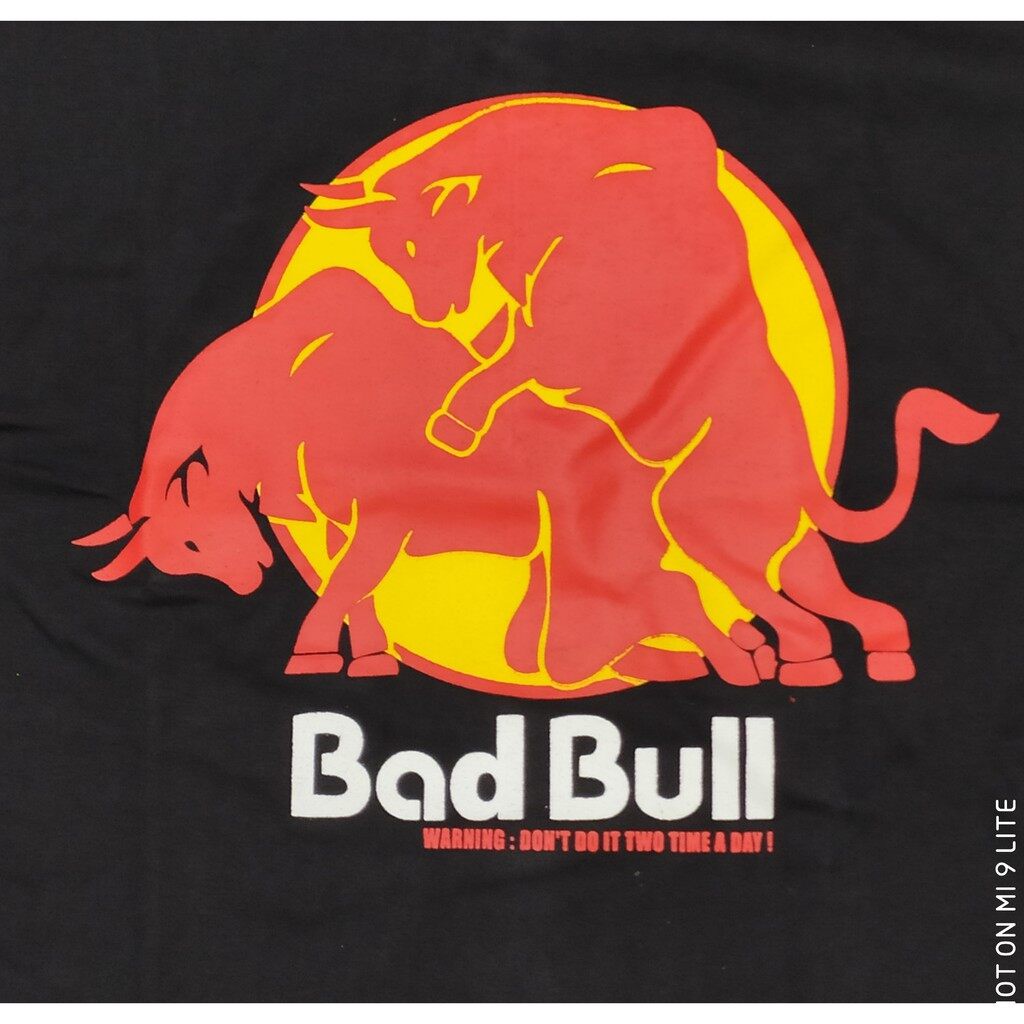 badbull-เสื้อยืด-คอกลม-แขนสั้น-แฟชั่น-unisex-badbull-redbull-กระทิงแดง-ตลก-ล้อเลียน-เสื้อยืดคอกลม