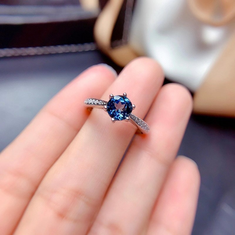 แหวนเงิน-แหวนเงินแท้-แหวนบุษราคัม-บุษราคัมแท้-blue-topaz-ring-semi-precious-stones