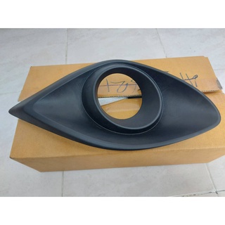 202. DN2050C21 / DN2050C11  กรอบไฟตัดหมอกหน้าซ้าย และขวา มาสด้า 2 Mazda 2  ปี 2009 ของแท้ เบิกศูนย์ (MST)