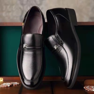 ภาพขนาดย่อของภาพหน้าปกสินค้ามาใหม่ ยอดฮิต รองเท้าหนังผู้ชายรองเท้าหนังชาย รองเท้าทำงานชาย พร้อมส่ง GM055 จากร้าน xuhui_shop บน Shopee ภาพที่ 3