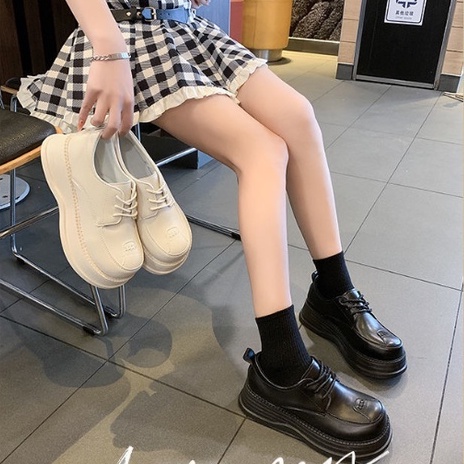 ภาพหน้าปกสินค้ารองเท้าเเตะผู้หญิง รองเท้าหนังวินเทจ รองเท้าหนังสไตล์อังกฤษผู้หญิง 2023 ใหม่พื้นหนาญี่ปุ่นรองเท้าหัวโต รองเท้าหัวโต