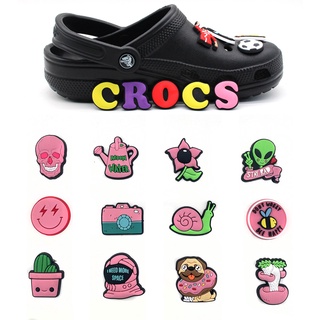 สินค้า ใหม่ จี้การ์ตูนแอนิเมชั่น Crocs Jibbitz น่ารัก สีชมพู สําหรับตกแต่งรองเท้า Crocs รองเท้าแตะ รองเท้า DIY
