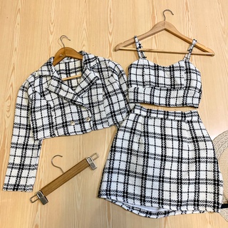 ชุดเซ็ต 3 ชิ้น ผ้าทวิตเนื้อดีทั้งเซ็ตค่า เสื้อครอปสายเดียวงานดึงยางหลังซิปหลัง กระโปรงเอวยางยืดตามสัดส่วน