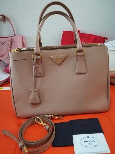 Prada saffiano 33 hotsell