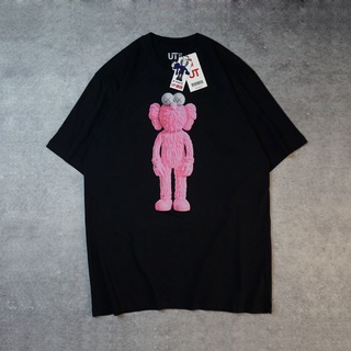 [100% Cotton] Kaws UNIQLO - เสื้อผ้าตุ๊กตา KAWS X UNIQLO สีชมพู สีดํา