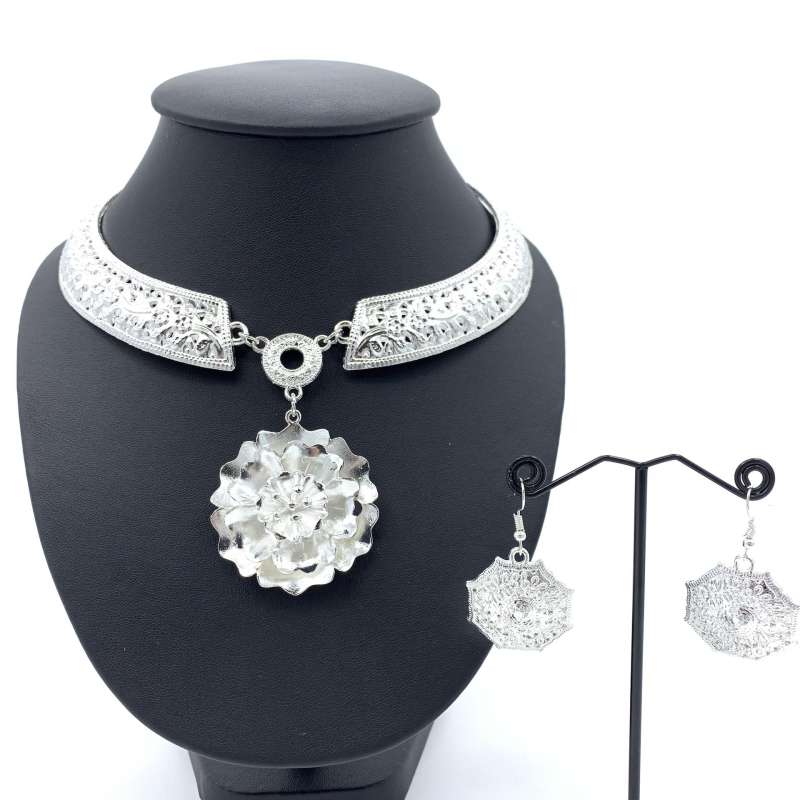 vintage-jewelry-สร้อยอีสานชุดล้านนาไทสร้อยเงินต่างหูสีทอง