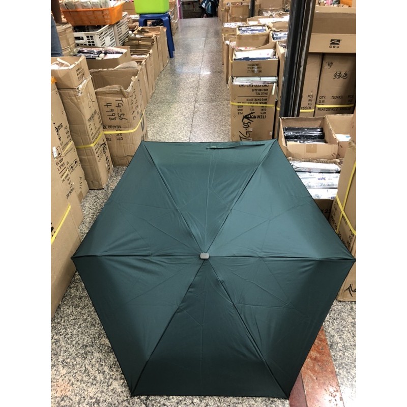 ภาพสินค้าร่มญี่ปุ่น  Yoco 4 ตอน สีเขียวเข้ม ด้ามจับแบบแบน น้ำหนักเบา อย่างดี กันแดด100% ️ จากร้าน yococarrotumbrella บน Shopee ภาพที่ 3