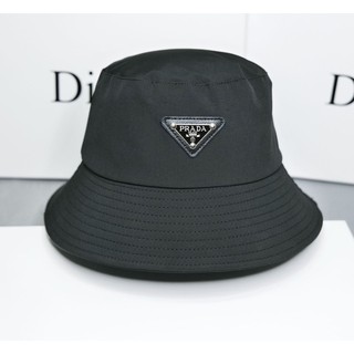 ภาพขนาดย่อของสินค้าหมวก bucket รุ่นใหม่ ลาย Prada สวยมาก ผู้หญิงผู้ชายใส่ได้มีให้เลือก 5 สี