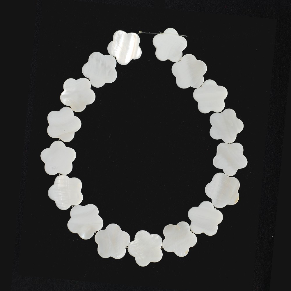 เปลือกหอยแท้-mother-of-pearl-ลักษณะเม็ดรูปทรงดอกไม้-25-mm-lz-0251-สีขาว