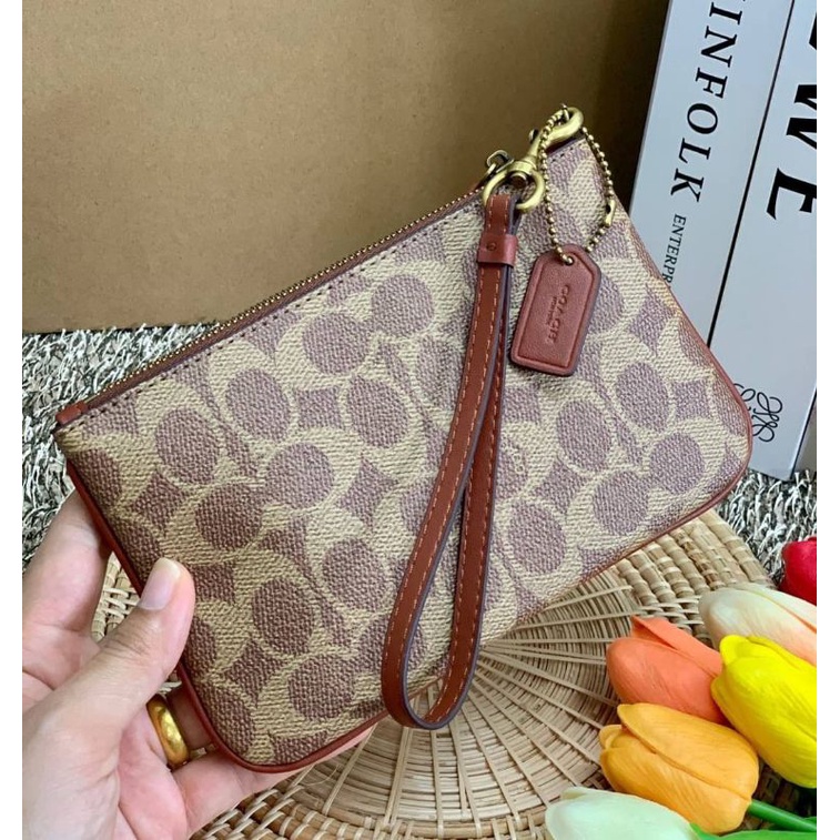 กระเป๋า-coach-small-wristlet-in-colorblock-signature-32445-แท้-ส่งฟรี