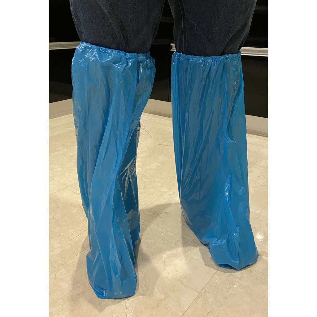 ภาพหน้าปกสินค้าถุงคลุมเท้า ประกอบชุด PPE ถุงคลุมรองเท้าพลาสติกPE แบบยาว ถุงสวมรองเท้า Leg cover กันน้ำกันฝน