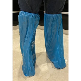 ภาพหน้าปกสินค้าถุงคลุมเท้า ประกอบชุด PPE ถุงคลุมรองเท้าพลาสติกPE แบบยาว ถุงสวมรองเท้า Leg cover กันน้ำกันฝน ที่เกี่ยวข้อง