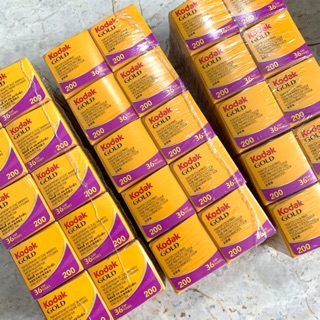 ภาพขนาดย่อของภาพหน้าปกสินค้าฟิล์ม Kodak Gold 200 จากร้าน store.gloryy บน Shopee