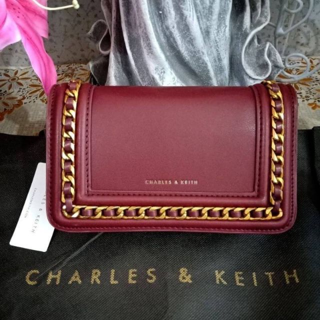 charles-amp-keith-chain-rimmed-clutch-bag-สี-มะเหมี่ยว-กระเป๋าสะพายทรงสี่เหลี่ยมสายโซ่-อะไหล่สีทอง-รุ่นชนช็อป